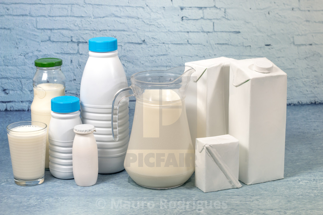Молоко в разных упаковках